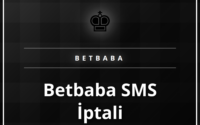 Betbaba SMS iptali işlemini akıllı telefonunda yapan bir kişi